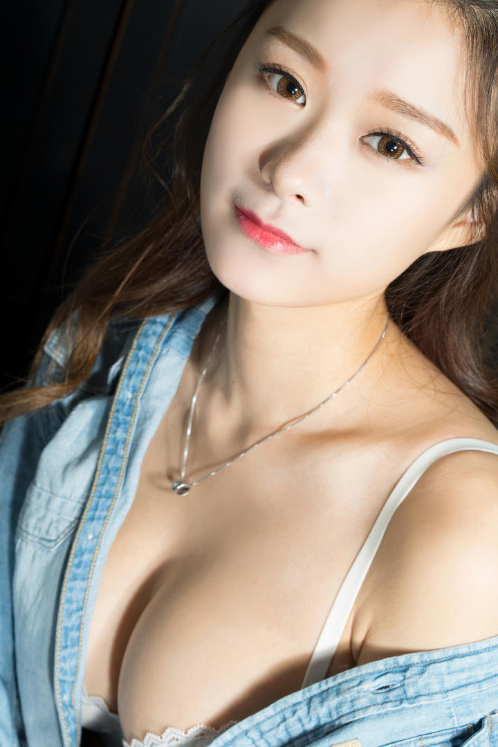 4K超清国内性感酥胸美女菲菲图片