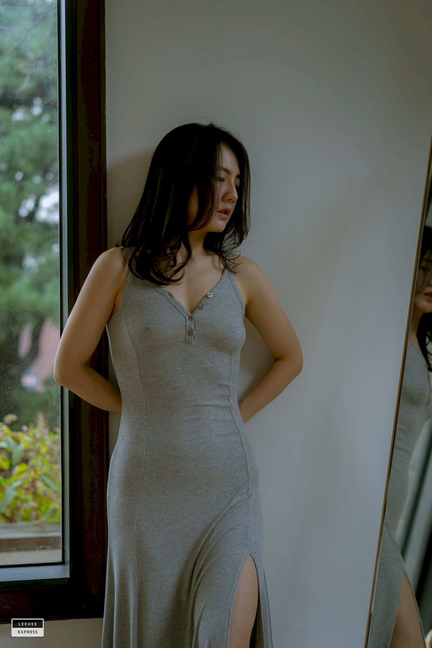 LEEHEE EXPRESS美女Ray毛衣长裙显姣好身材写真