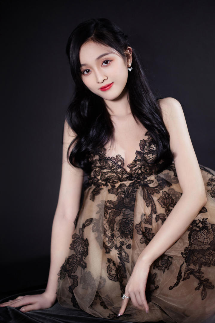 中国明星吴宣仪高清大图