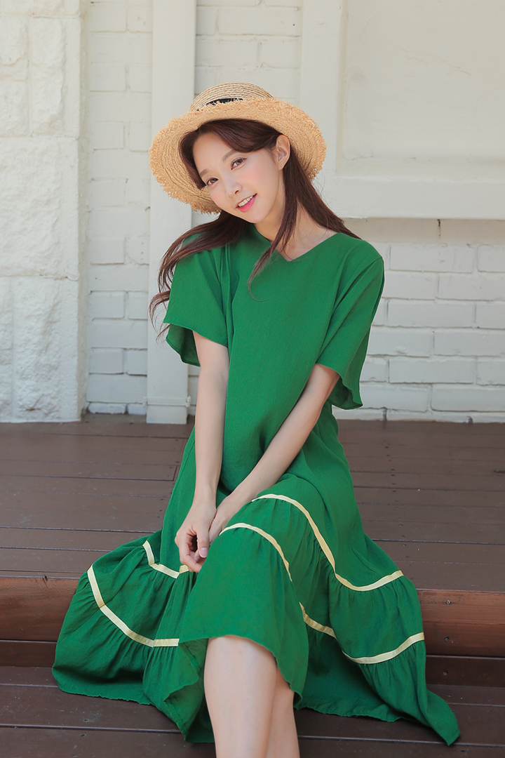 戴着草帽的韩国美女明星朴秀妍写真