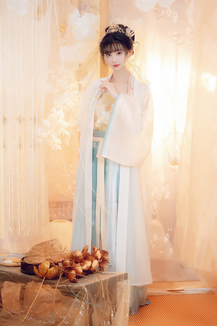 穿汉服的漂亮女生古风艺术照图片大全