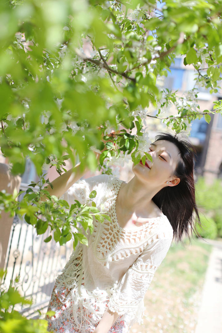 唯美清纯少女户外摄影写真壁纸大图