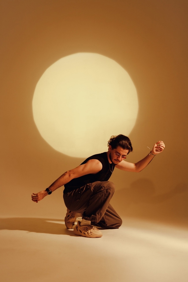 欧美光影艺术帅哥写真图片