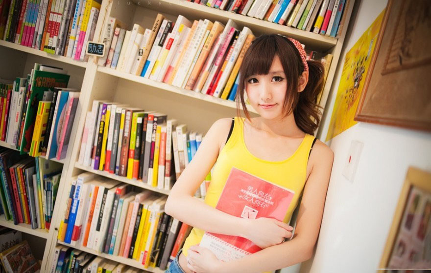 清新可人的90后萌女