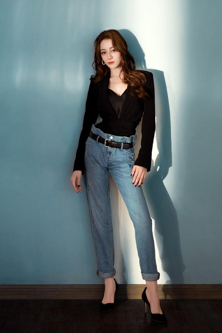 迪丽热巴成熟风格写真