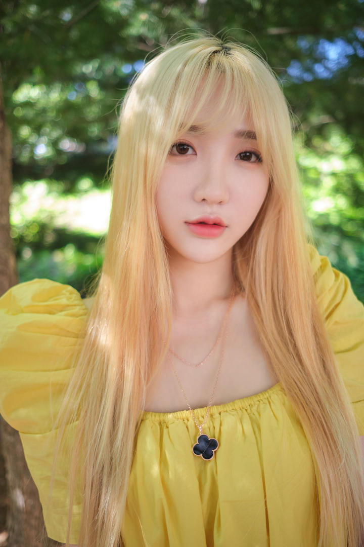 黄色头发韩国美女高清手机壁纸图片下载