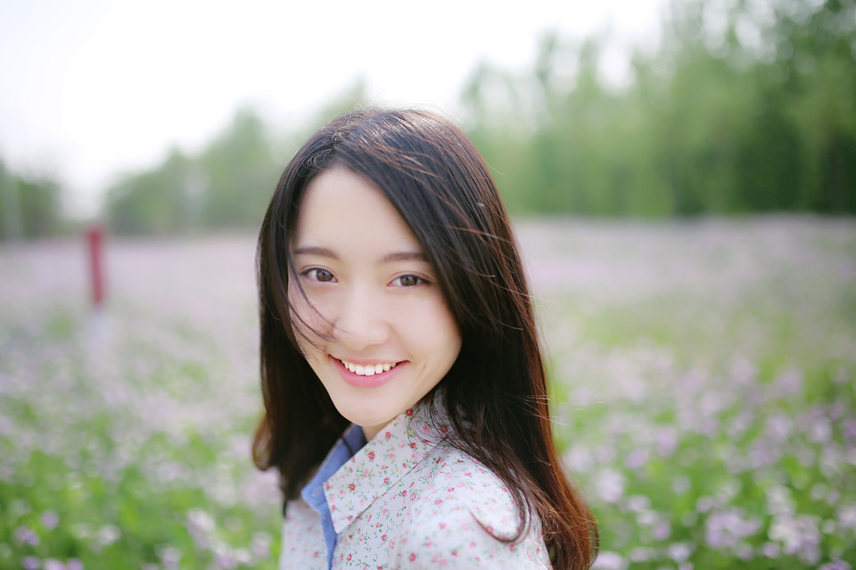 你的容颜，花的姿态