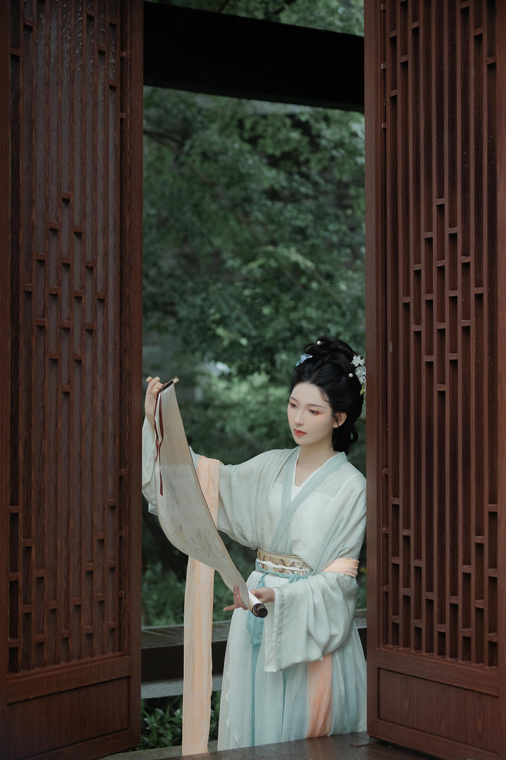 爱尤物古装美女大学生个人艺术照写真图片