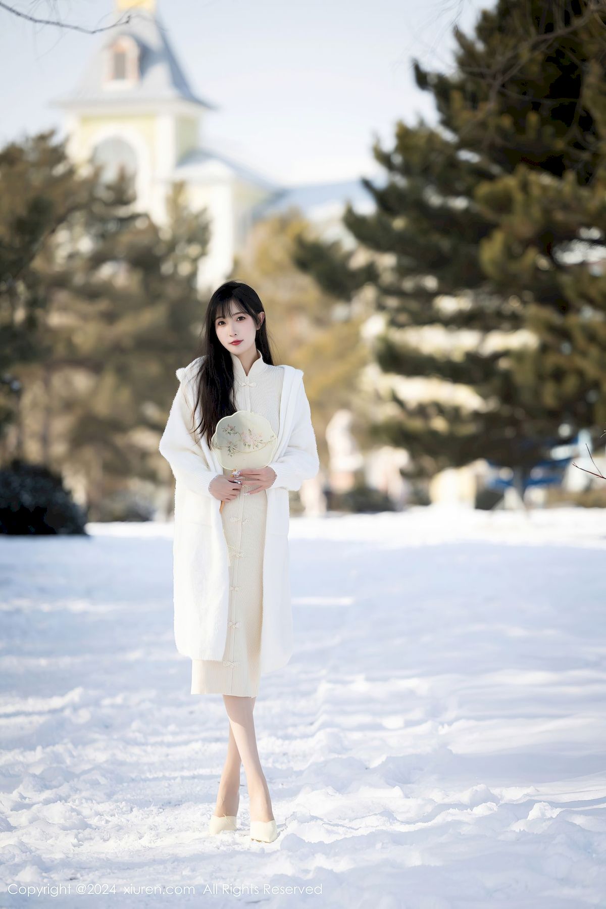 秀人网模特林星阑白色连衣长裙搭配灵动丝足哈尔滨旅拍