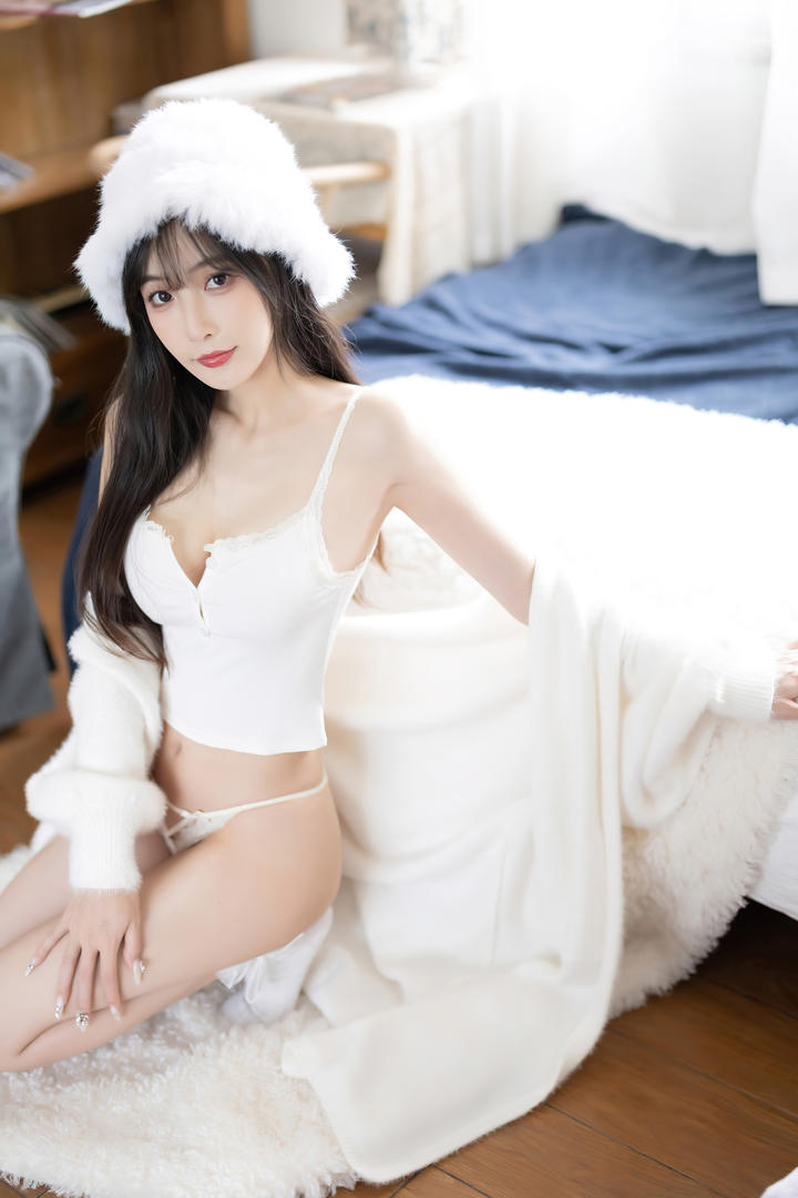 身材娇小的极品国产女神林星阑性感内内诱惑图片