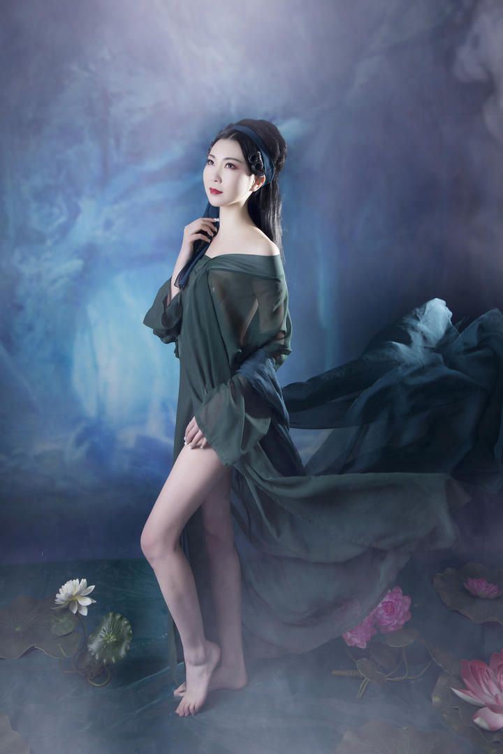 4K高清古装美女青蛇图片人体艺术写真图片