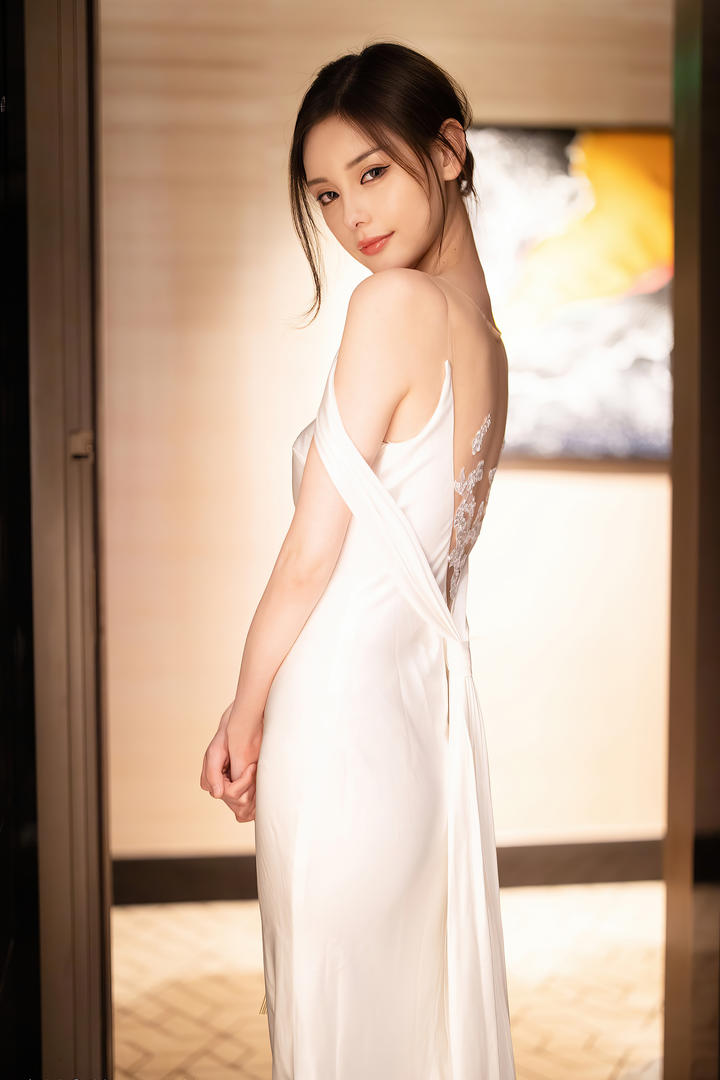 超高清一身白裙气质美女小夕写真套图