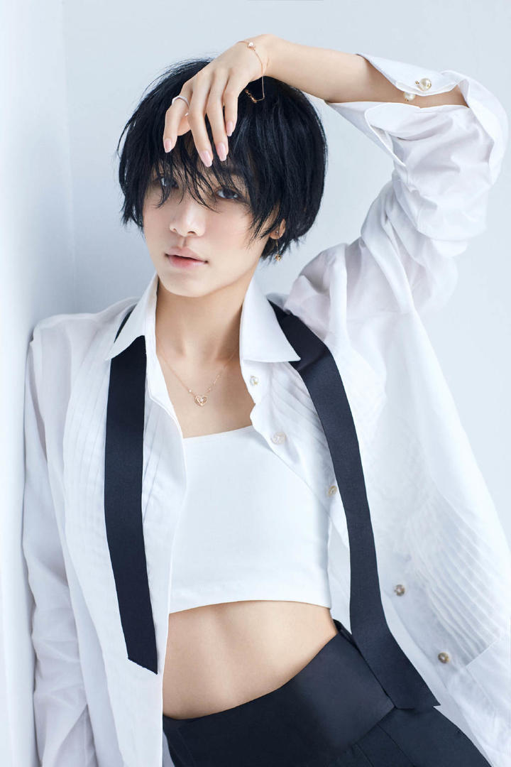 演员张楠短发写真摄影图片