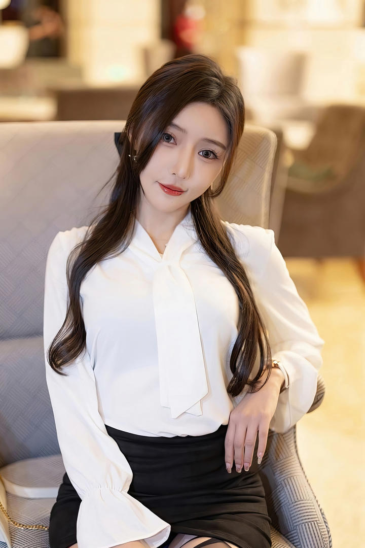 温柔性感的美女秘书王馨瑶极品美女写真套图