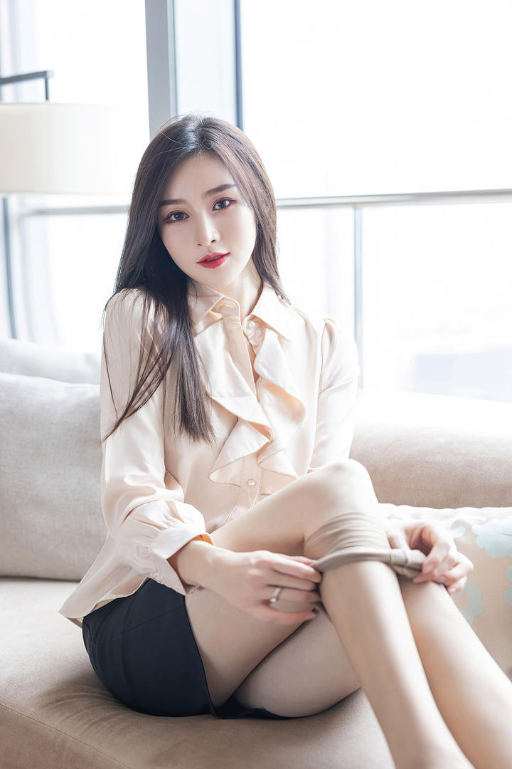 国产极品女神情趣内衣模特脱丝袜写真图片