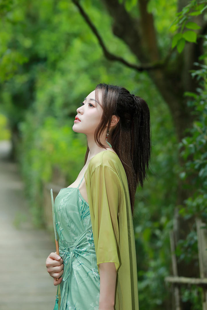 中国唯美古风小姐姐绿色养眼美女壁纸图片专区