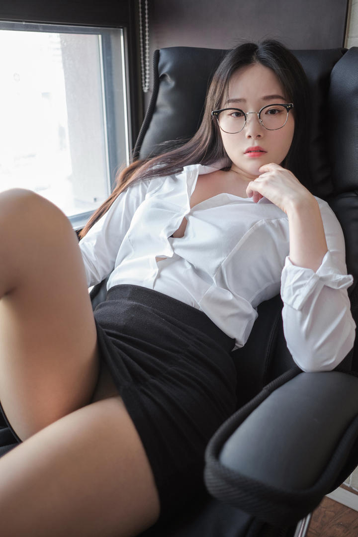 韩国亚洲国产精品99久久久久久美女秘书大胆销魂写真图片