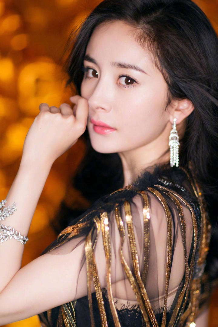 杨幂长发披肩高清写真图片