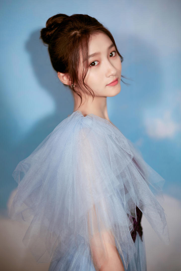 中国新生代甜美女明星关晓彤个人写真图片
