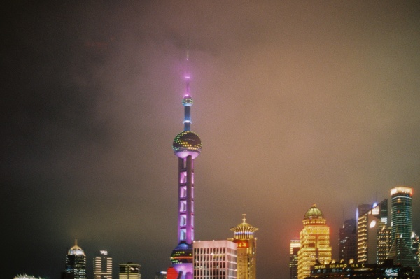 城市高楼夜景图片