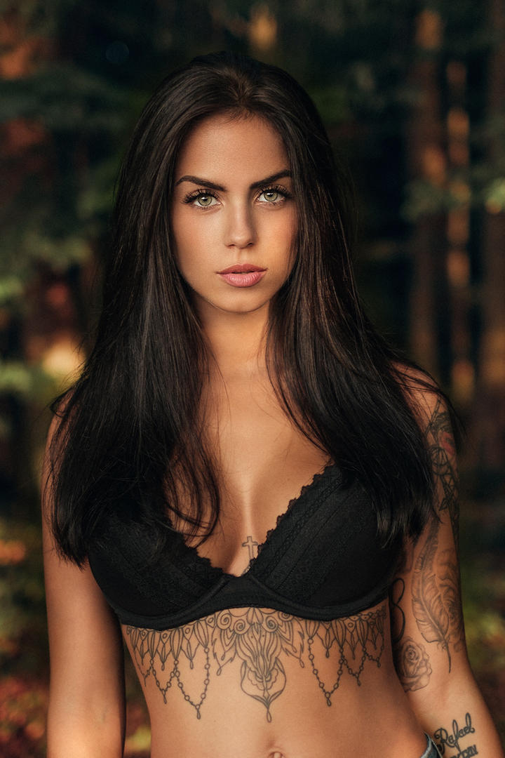 性感的欧美纹身内衣美女艺术写真
