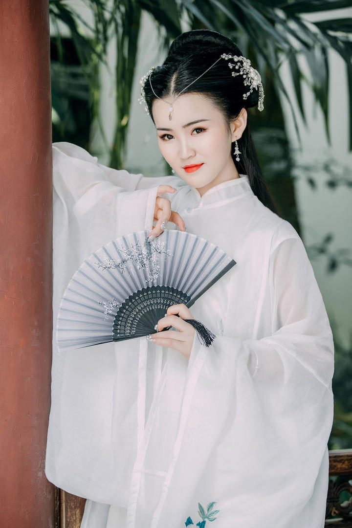 一身白衣的唯美气质古装美女头像壁纸图片大全