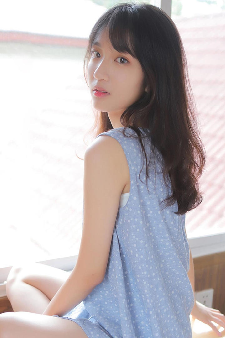 清纯漂亮软萌女大学生生活照图片
