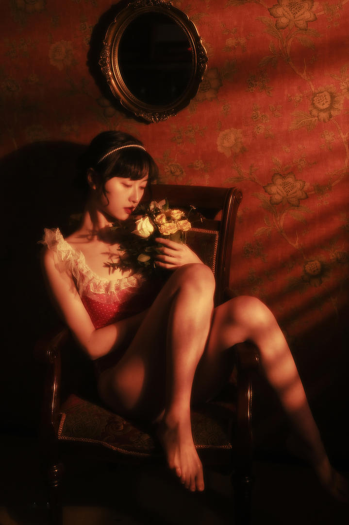 抱着鲜花的艺校女生京京艺术写真套图