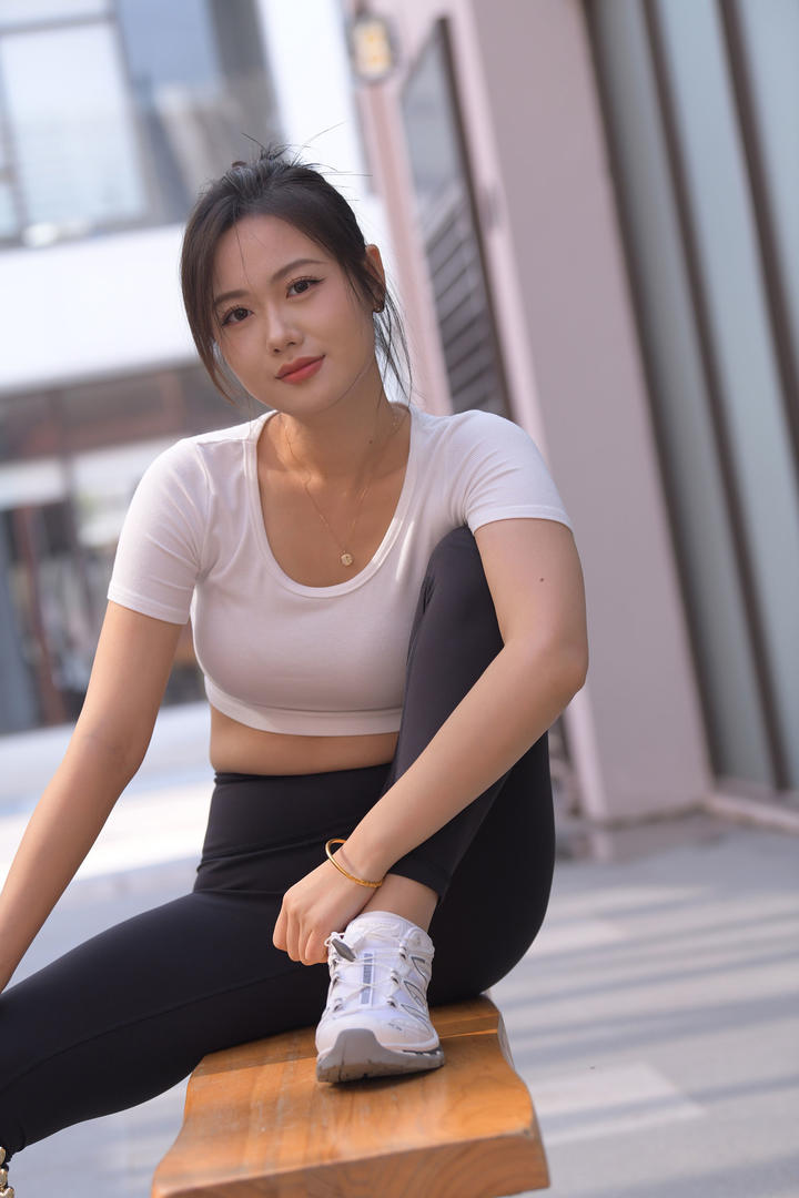 国产紧身裤美女图片