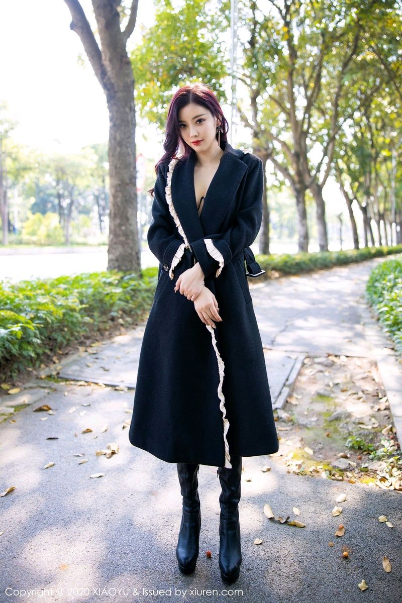 语画界性感女神杨晨晨sugar飒爽皮衣黑丝网袜户外动人写真