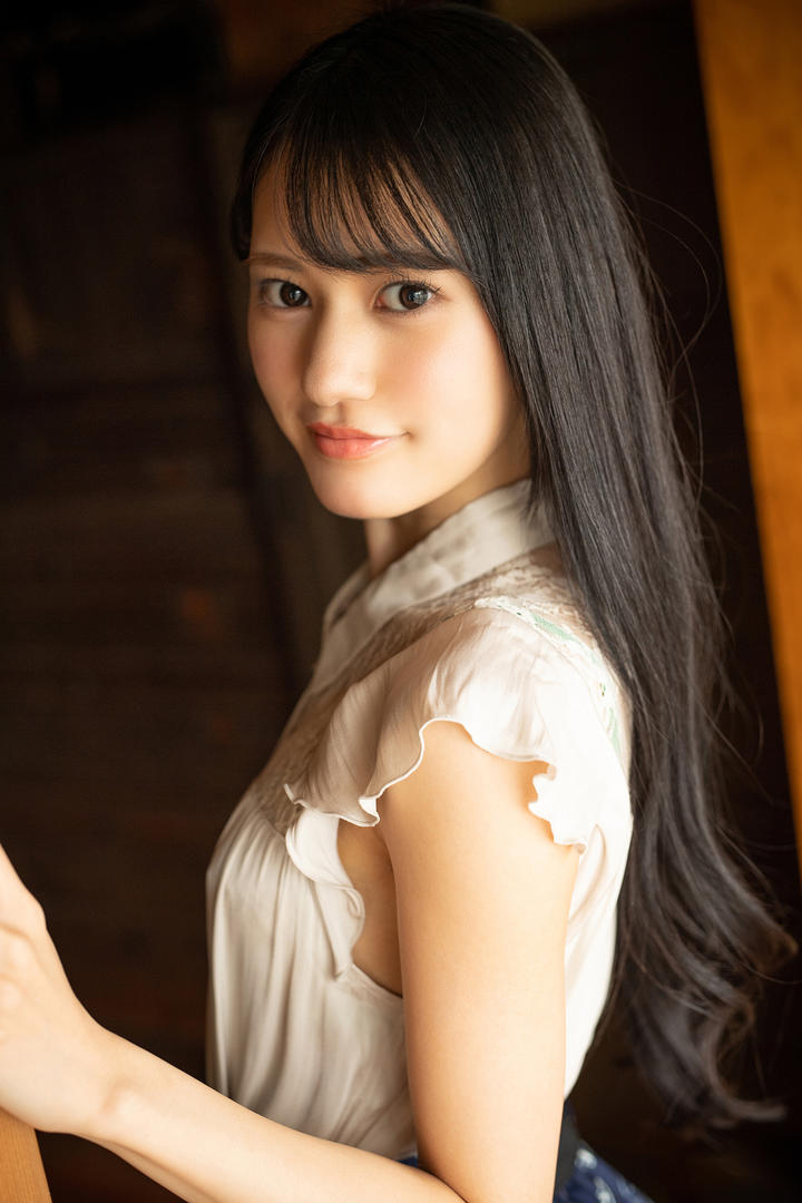 日韩精品长发美女高清写真图片大全
