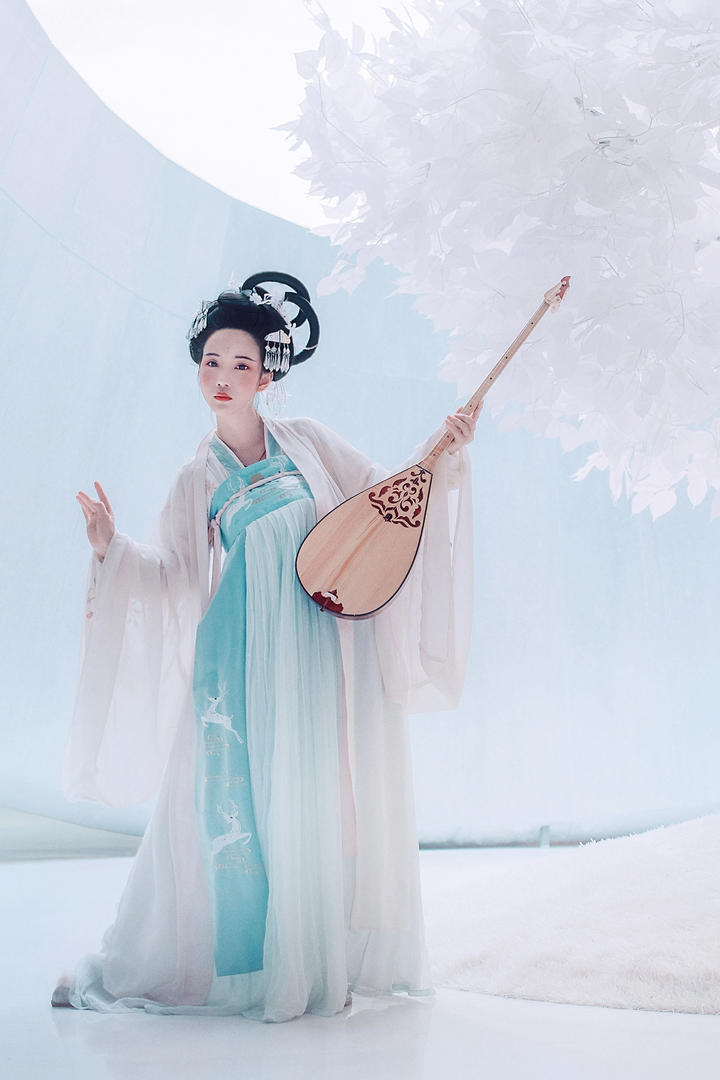 弹琵琶的唯美古装美女壁纸图片大全