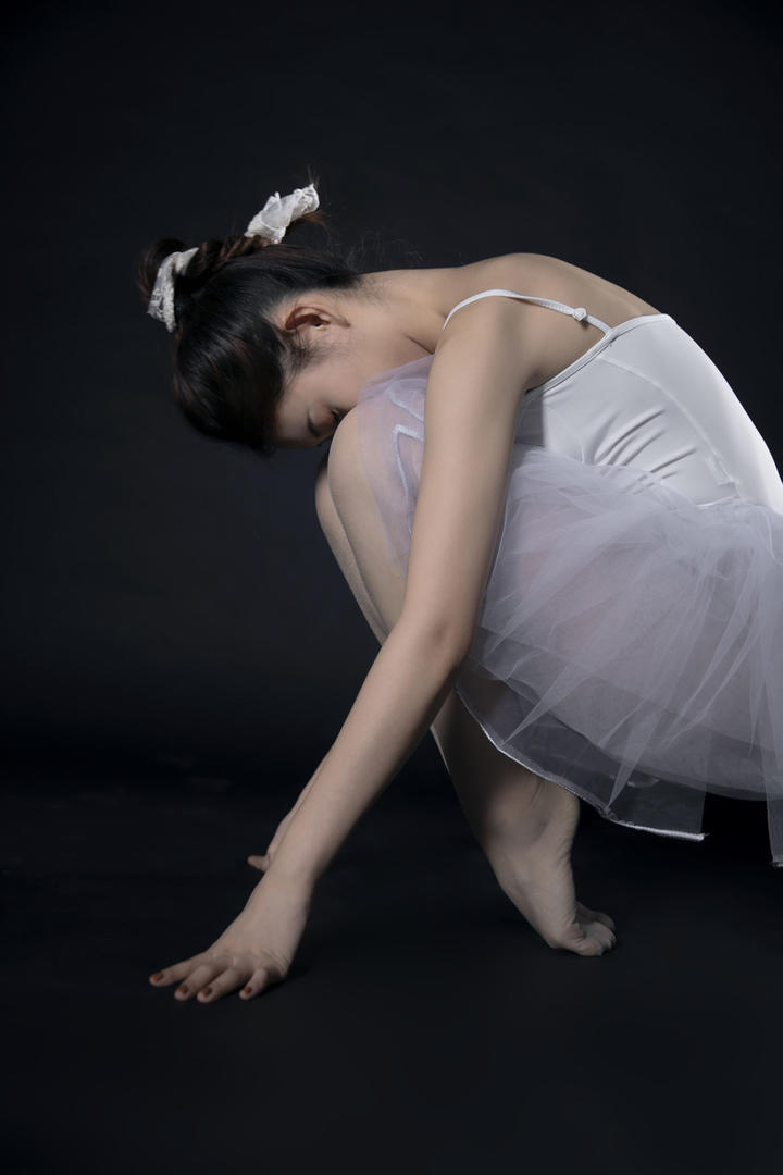 美女舞蹈老师高清人体艺术照图片