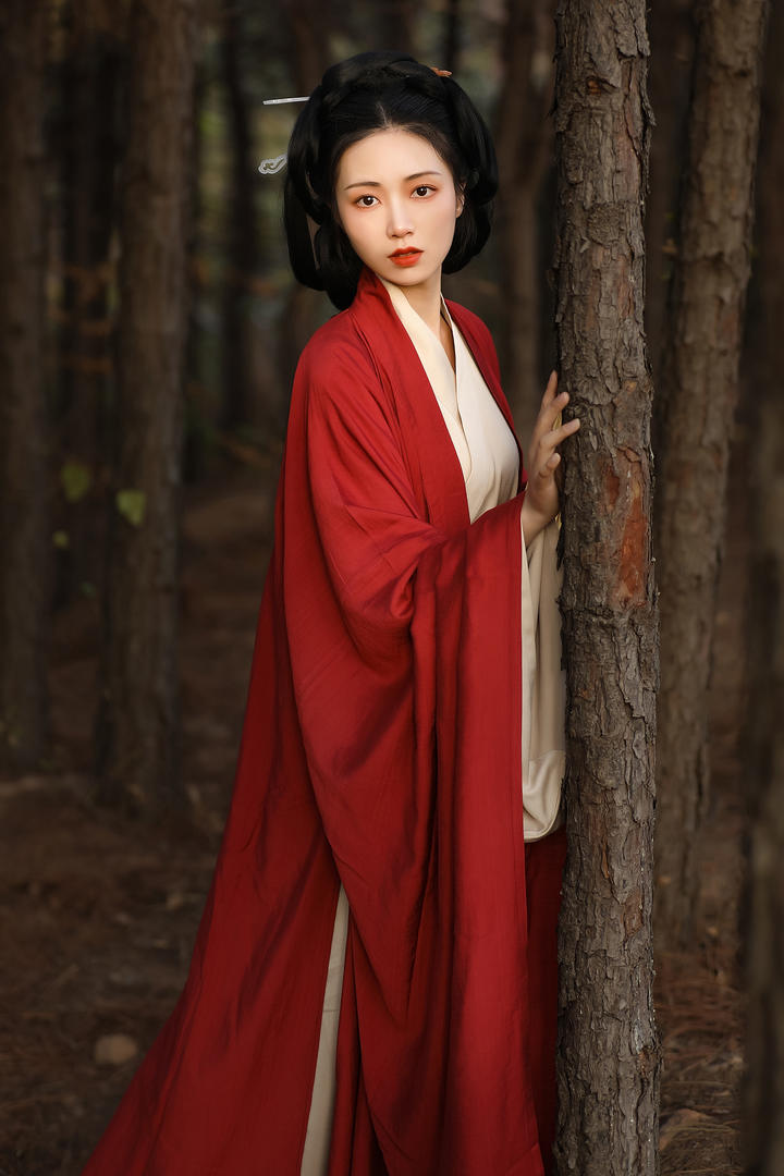高冷气质红色汉服美女个人古风写真艺术照图片