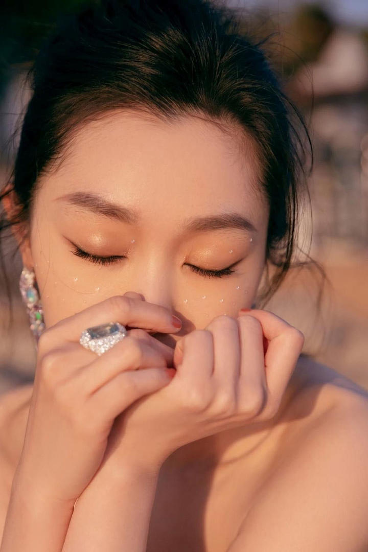 高清美女明星宋轶海边唯美写真图片