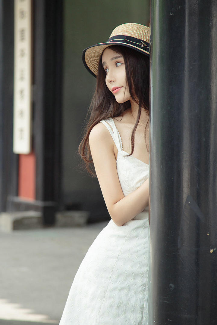 戴着帽子的清纯美女幂书图片