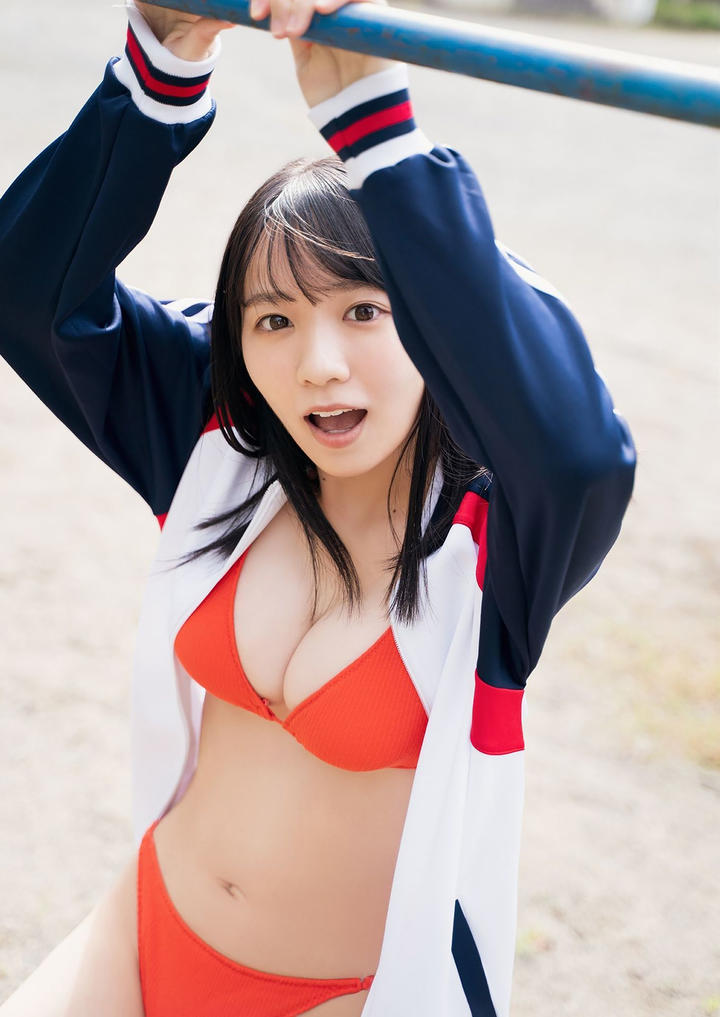 胸大的红色内衣美女性感照片