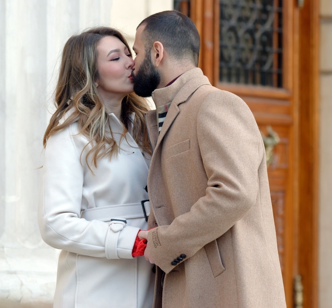 欧美街道街拍浪漫接吻情侣图片