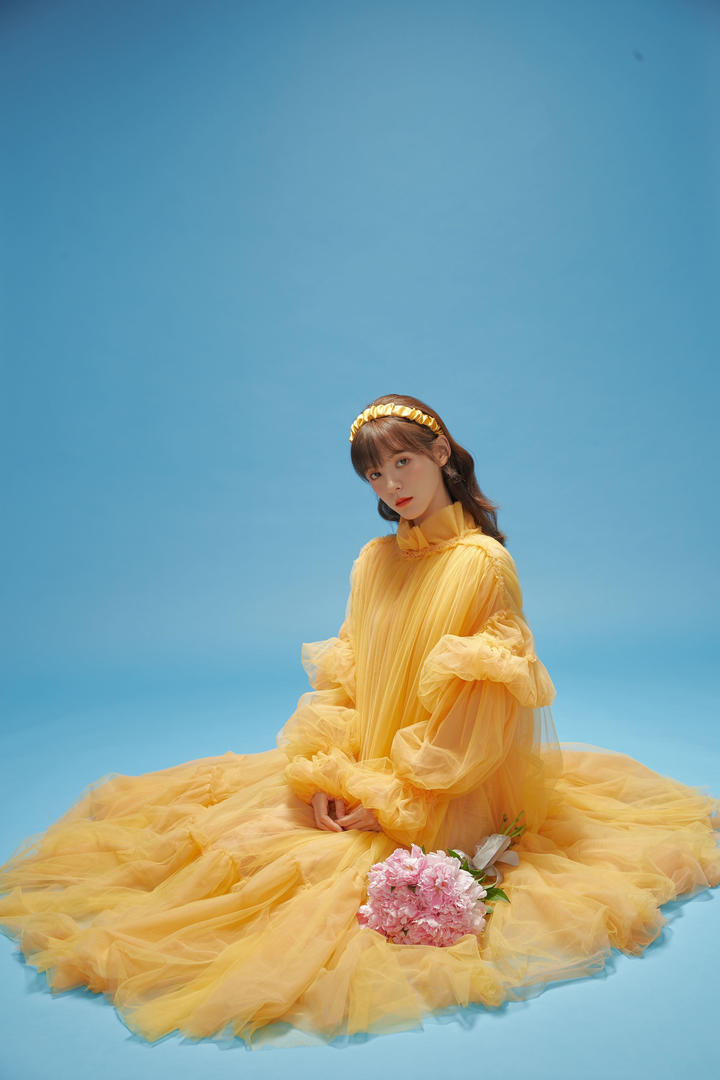 穿着裙子的清纯漂亮QQ女生壁纸图片大全