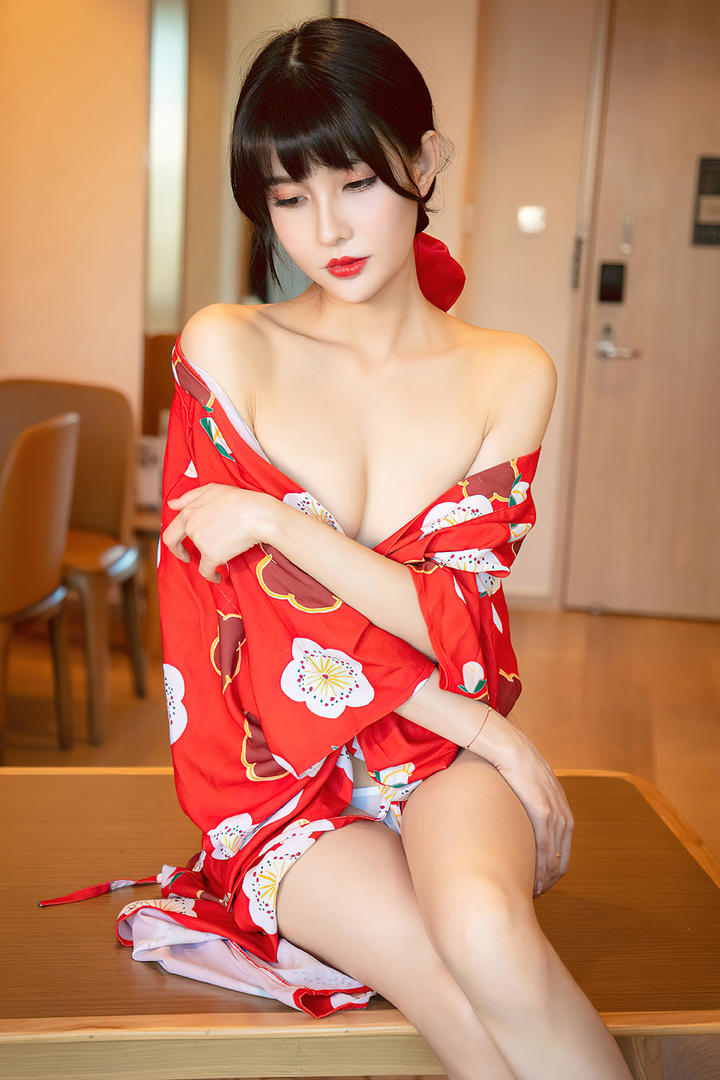 日本白嫩大胸和服美女尤物高清手机壁纸图片