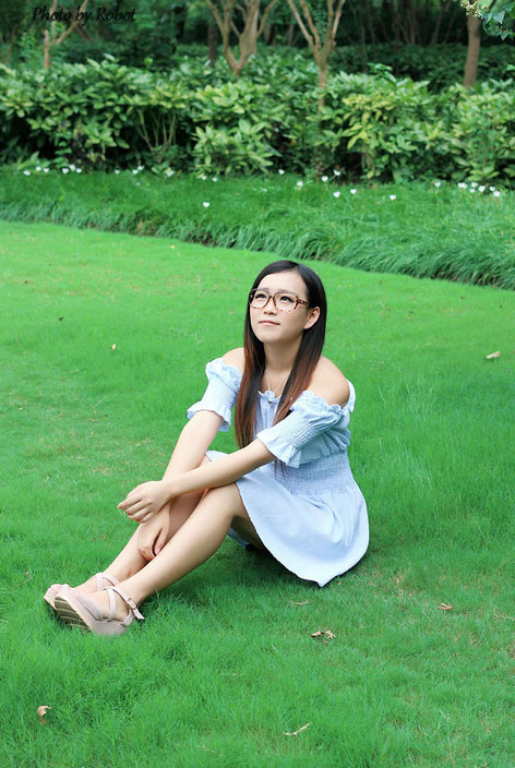 清纯可人的仲夏少女