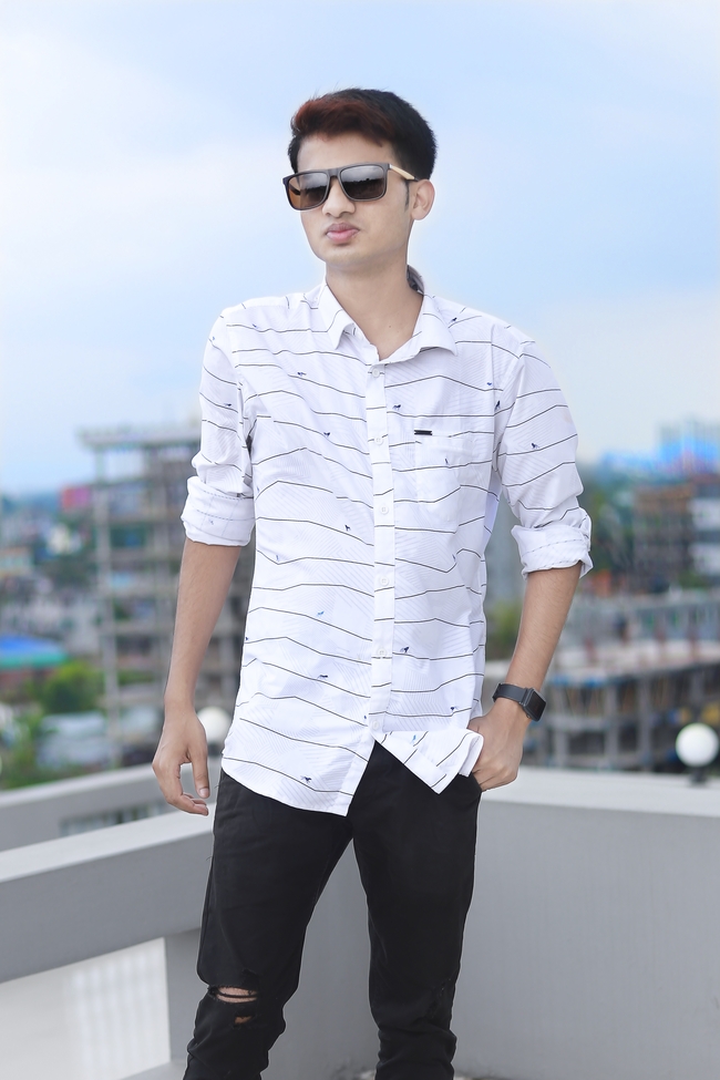 亚洲戴墨镜的帅哥图片