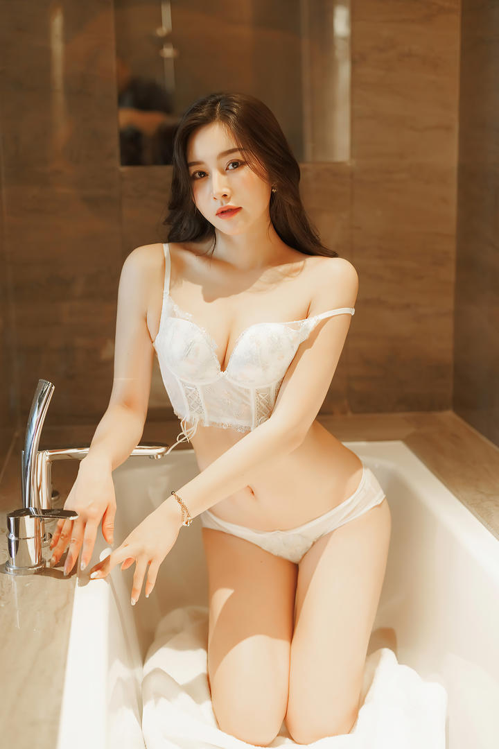 久久久精品国产极品美女成人内衣摄影图片