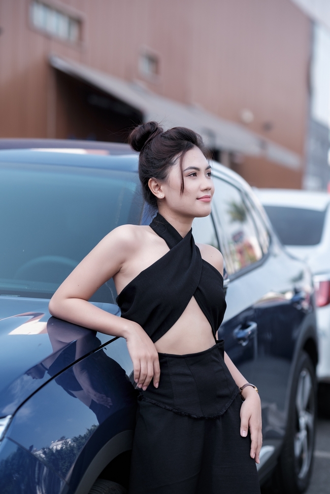 亚洲青春靓丽性感美女车模图片