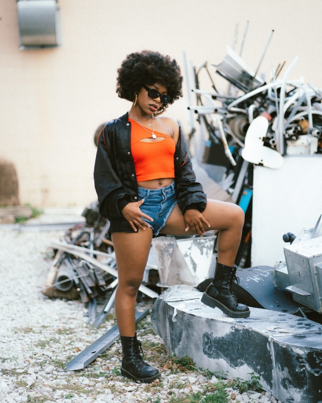 欧美超短裤美女人体艺术图片