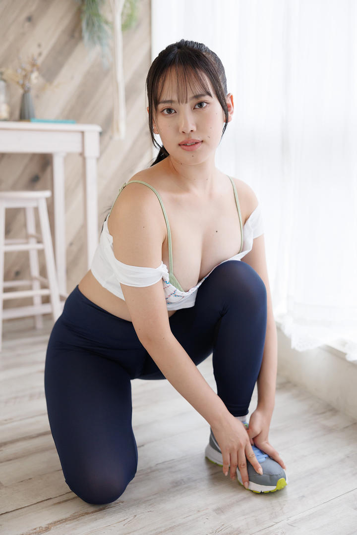 青草社区日本丰满女神高清壁纸图片