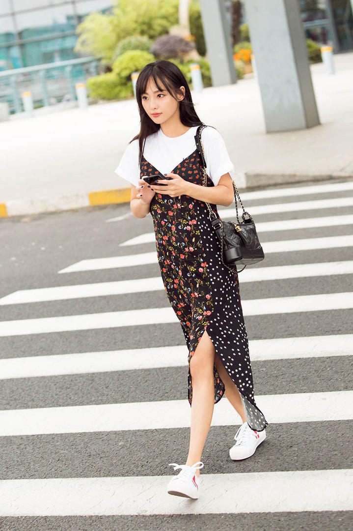 街拍张嘉倪美女图片