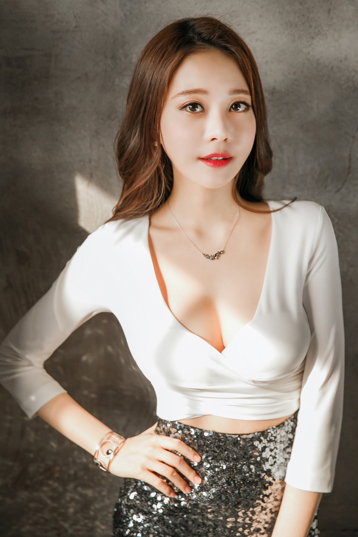 漂亮的韩国美女金敏英图片