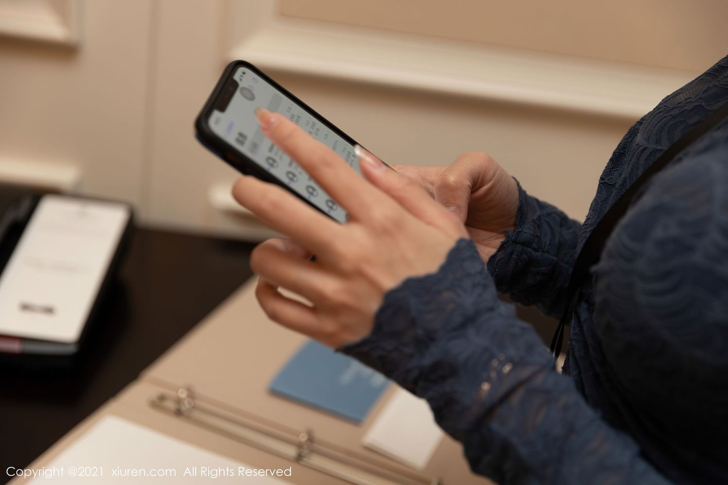 秀人网性感女神周于希Sandy黑丝美腿带客户看房剧情厦门旅拍