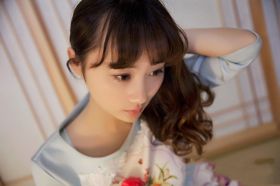 青纯忧郁小美女居家高清写真